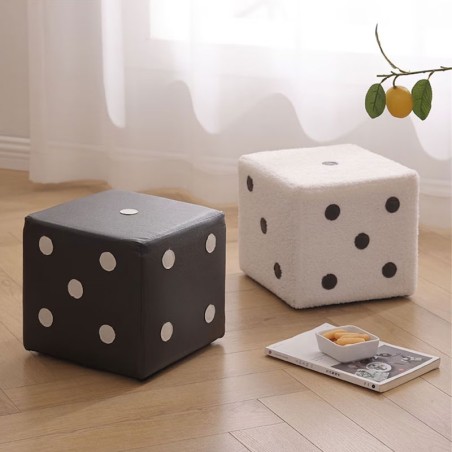 Tabouret Carré Noir et Blanc : Un Chef-d'Œuvre de Design Inspiré par le Jeu dés Carré